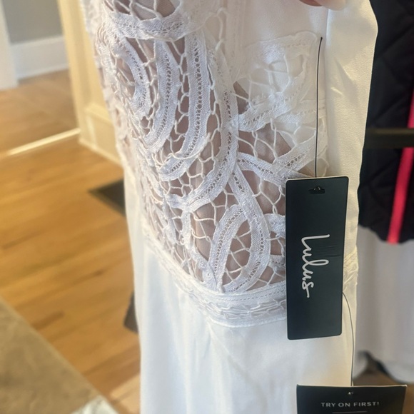 Lulus dress sz L. Aline waist w/deepV lace top.Full zip back Winter wonderland! - Picture 5 of 5